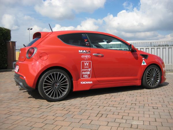 auto,vozidlo,sportovní auto,kupé,Alfa Romeo,2012