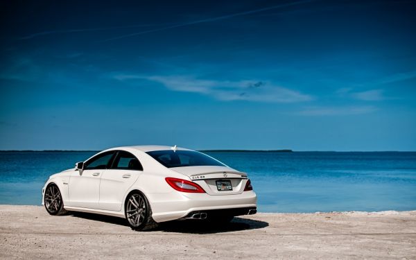 mercedes,cls63,AMG,สีขาว,Mercedes Benz,มุมมองด้านหลัง