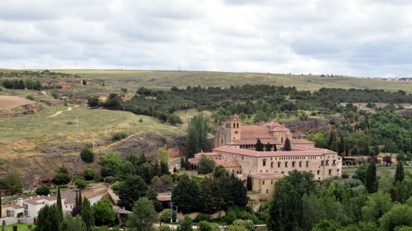 Segovia,Castilla y Le n,Spanyolország,építészet,tájkép,kolostor