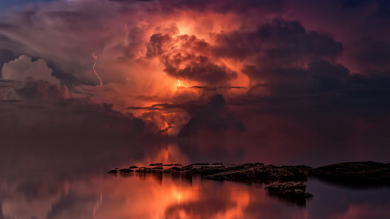 nube, agua, cielo, atmósfera, naturaleza, resplandor crepuscular, oscuridad, Fenómeno atmosférico, Natural landscape, cúmulo, horizonte, paisaje, puesta de sol, Cielo rojo por la mañana, amanecer, Mañana, lago, Fenómeno geológico, calma, oscuridad, Fenómeno meteorológico, noche, amanecer, relámpago, calor, evento, trueno, medianoche, árbol, viento, depósito, Oceano, noche, reflexión, Distrito de los Lagos, niebla, tormenta, lago, tormenta, Onda de viento, sonar, palmera, zona tropical, mar, Humedal, ola, costa, rock