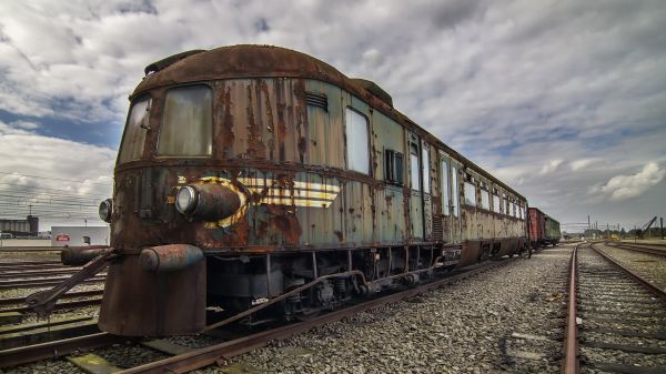 train,nuage,ciel,véhicule,matériel roulant,roue