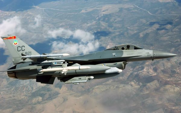 средство передвижения,Самолет,самолет,Общая динамика F 16 Fighting Falcon,Военный самолет,Сухой Су 27