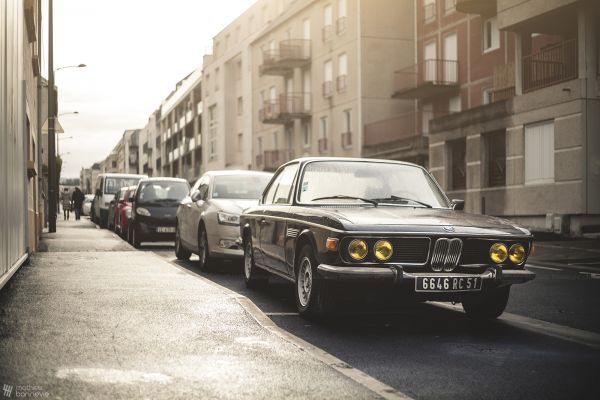 noir, vieux, rue, voiture, lumière du soleil, BMW