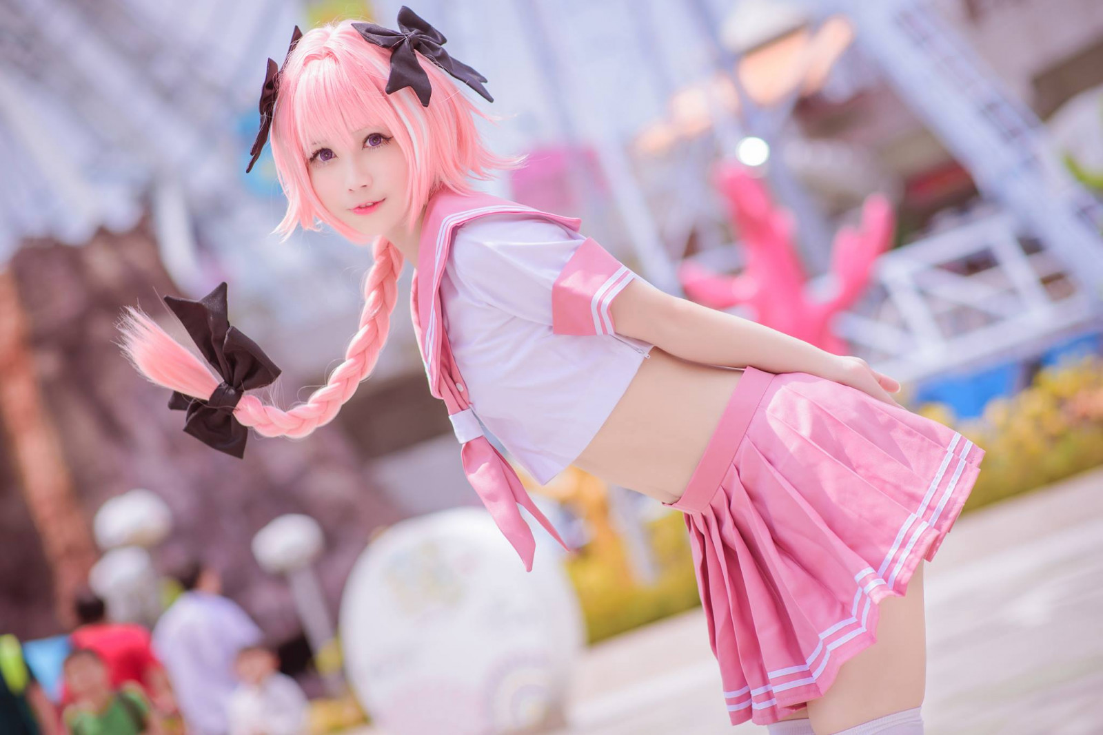 Kader Büyük Siparişi, Astolfo Fate Apocrypha, Astolfo Fate Grand Order, Cosplay, Asya, etek, Uyluk tepeleri, Pembe saç, boyalı saç, okul üniforması