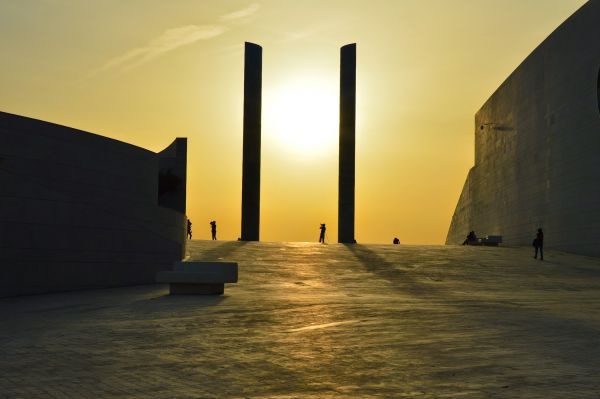 fenêtre,le coucher du soleil,architecture,lumière du soleil,paysage,mer