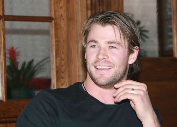 Chris Hemsworth,Férfi,színész,sötét,Hollywood