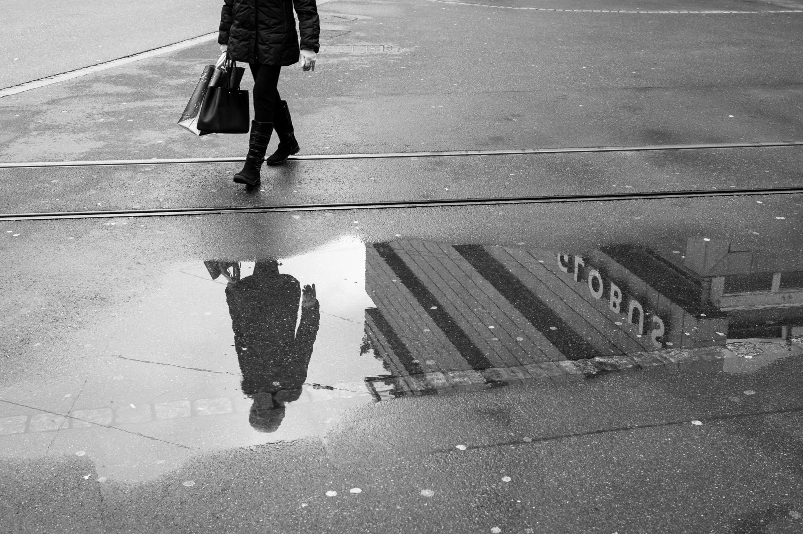 blanco, negro, monocromo, calle, sombra, nieve, invierno, lluvia, la carretera, fotografía, Suiza, Persona, Leica, asfalto, Negro, Zurich, infraestructura, peatonal, Flickr, clima, Bw, negro, humano, Streetphoto, forma, fotografía, oscuridad, fotografía callejera, Blanco, Strase, Schweiz, Strasse, en las calles, Fotógrafa, Blanco, Monocromo, Schwarz, Correas de la calle, Streetpic, Mensch, Manualfocus, Svizzera, telémetro, Weiss, Suiza, Morgen, en blanco y negro, Fotografía monocroma, Película negra, Leicammonochrom, Zurigo, Februar, Messsucher, Zuerich, pasante, Samstag, Sviss, Zwitserland, Es, Fussg nger, modo manual, Zueri, Manuellerfokus, Gatogatogato, Fuschero, Gatogatogatoch, Wwwgatogatogatoch, Tobiasgaulkech, Leicasummiluxm35mmf14, Mmonochrom, Vormittag