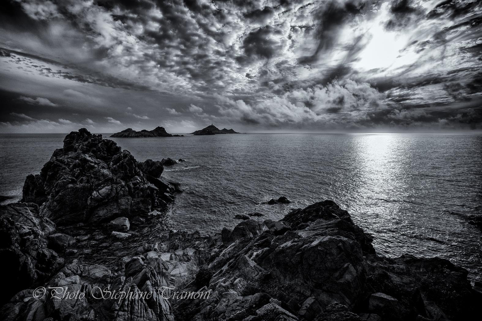 paysage, Monochrome, mer, méditerranéen, eau, Roche, la nature, rive, réflexion, ciel, la photographie, calme, soir, côte, horizon, atmosphère, France, la Corse, Fujifilm, Formation, Ajaccio, noir et blanc, nuage, arbre, Bw, océan, bord de mer, mar, Francia, obscurité, Corse, Mer, Fujinon, Blancoynegro, Biancoenero, Fujifilmxe2, loch, Papier peint de l'ordinateur, noir et blanc, Photographie monochrome, Mediterraneo, Phénomène météorologique, phénomène, mer Méditerranée, Marmediterraneo, Fujinon1024, Corcega, Méditerranée, Mermediterranee, Ilessanguinaires, Bloodyislands, Islassanguinarias, stock photography