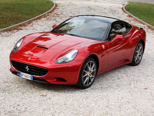 Ferrari,Ferrari California,merah,tampilan samping,mobil