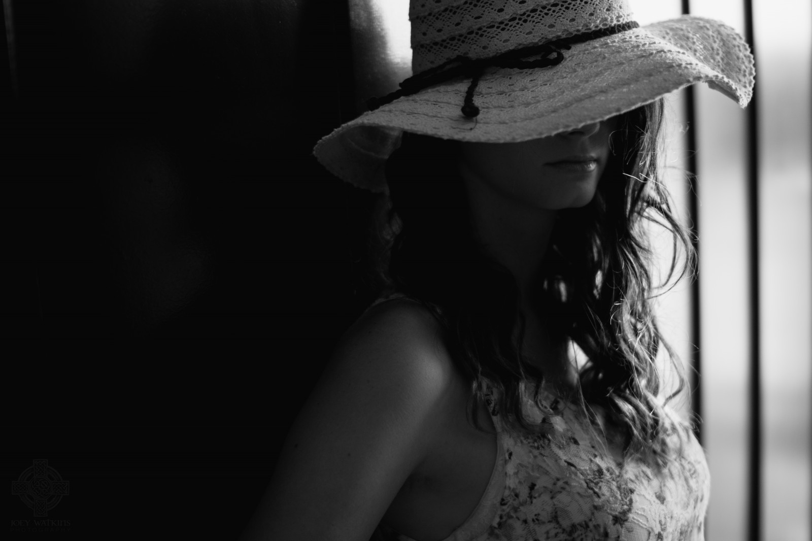 donne, modello, brunetta, capelli lunghi, monocromo, vestito, Joey Watkins, cappello, spalle nude, fotografia