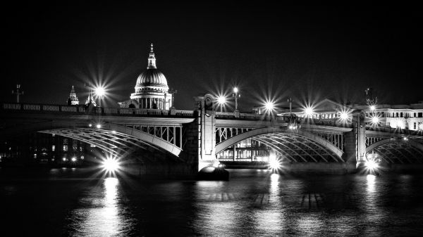 monochrome,cityscape,night,reflection,skyline,symmetry