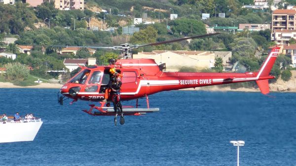 pojazd,samolot,Sikorsky S 64 Skycrane,Bell 412,lotnictwo,Policja