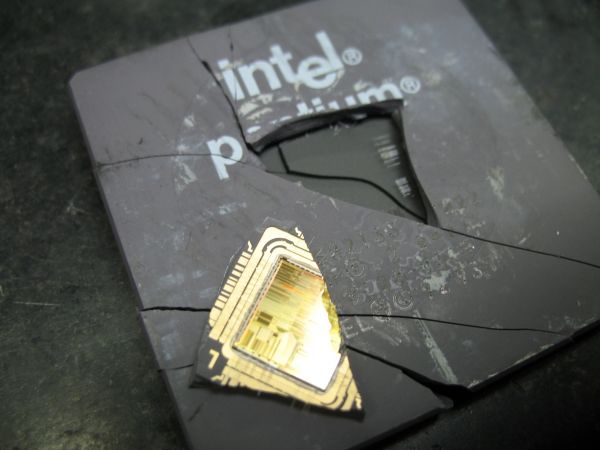 Intel,prosessor,prosessor,gått i stykker,sprakk