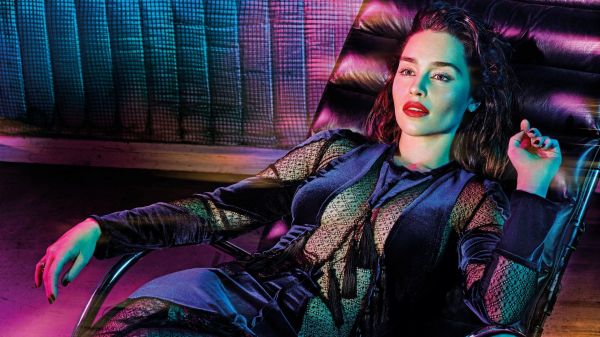 brunette,Emilia Clarke,1920x1080 px,deck chairs,green eyes,red lipstick