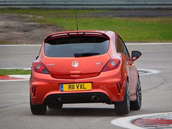 carro,veículo,Carro esportivo,2013,Sedan,Vauxhall