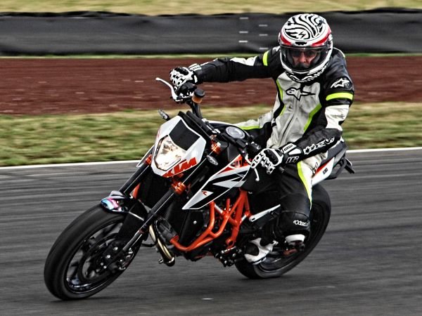 curse,pista de curse,curse de motociclete,sporturile cu motor,loc de sport,curse rutier