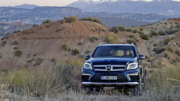 samochód,Niebieskie samochody,pojazd,Mercedes Benz,Mercedes GL,Pojazd lądowy