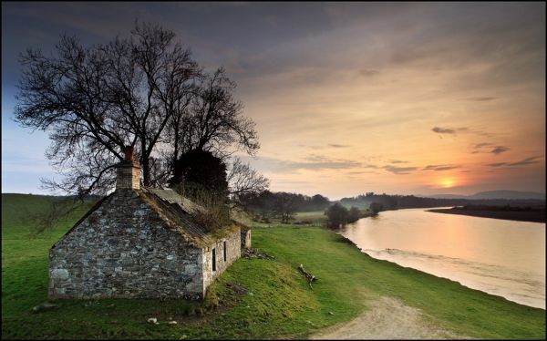 slnečnému žiareniu,stromy,krajina,západ slnka,more,starý