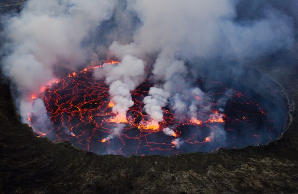 vulkan,lava,landskabsform,geologisk fænomen,røg,geografisk funktion