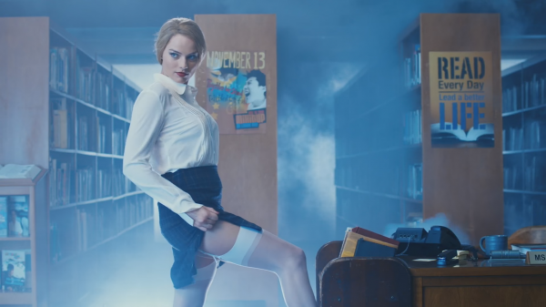 Margot Robbie,actrice,vrouw,rok,overhemd,kousen