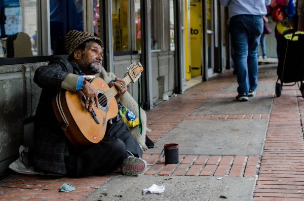 pouličné,street music,gitara,cestné,hudobník,starí ľudia