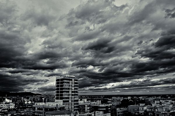 monocromo,città,paesaggio urbano,cielo,paesaggio,costruzione