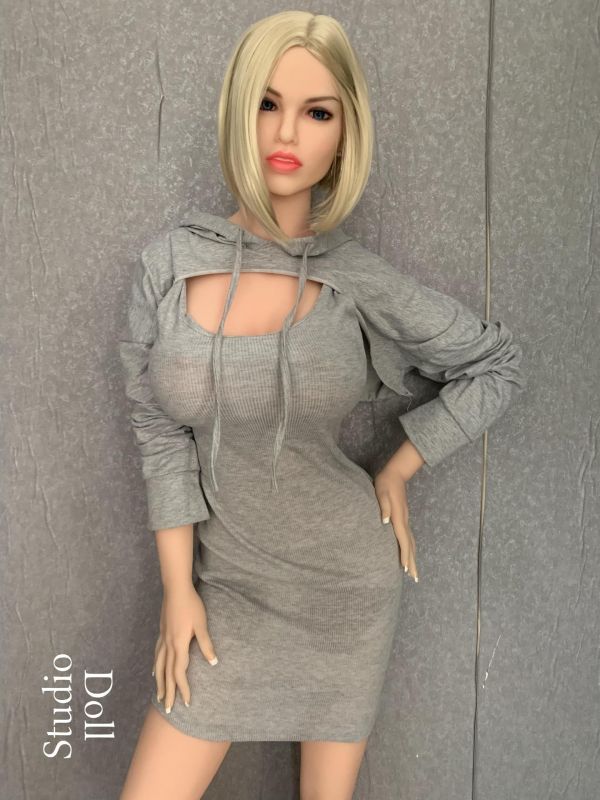 păpuşă,rochie pulover,blondă,par scurt,doll studios