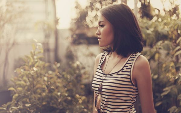 model,portret,par lung,brunetă,adancimea terenului,par scurt