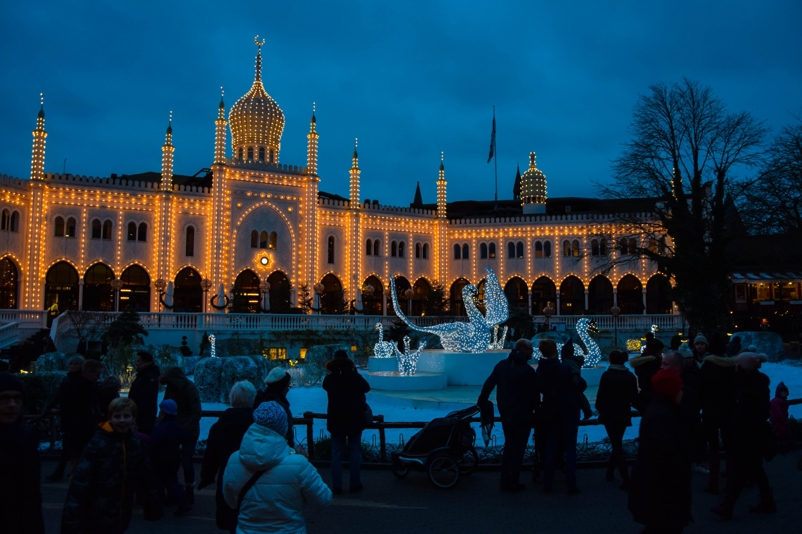 contraste, ciudad, Paisaje urbano, noche, rojo, invierno, Turismo, noche, Navidad, oscuridad, plaza de la ciudad, Dinamarca, catedral, palacio, Copenhague, ligero, color, árbol, al aire libre, Navidad, diciembre, Vinter, Lus, mercado de Navidad, Decoración navideña, jul, Kv ll, F rg, Danmark, K benhavn, Regionhovedstaden, Dk, Edificio, Fotografía nocturna, Tivoli, formar, forma, Kontrast, Natt, K benhavntivoli, plaza, punto de referencia, lugar de adoración