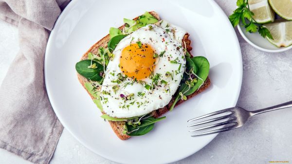 mat,ägg,gaffel,sallad