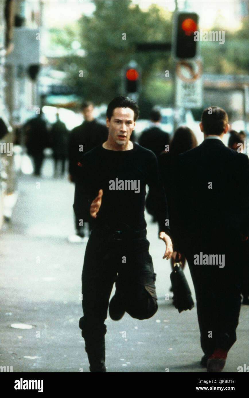 Keanu Reeves Film: The Matrix (USA/AUS 1999) Characters: Neo  Director: The Wachowski Brothers 31 March 1999   **WARNING** This Photograph is for editorial use only and is the copyright of WARNER BROS. and/or the Photographer assigned by the Film or Production Company and can only be reproduced by publications in conjunction with the promotion of the above Film. A Mandatory Credit To WARNER BROS. is required. The Photographer should also be credited when known. No commercial use can be granted without written authority from the Film Company. Stock Photo