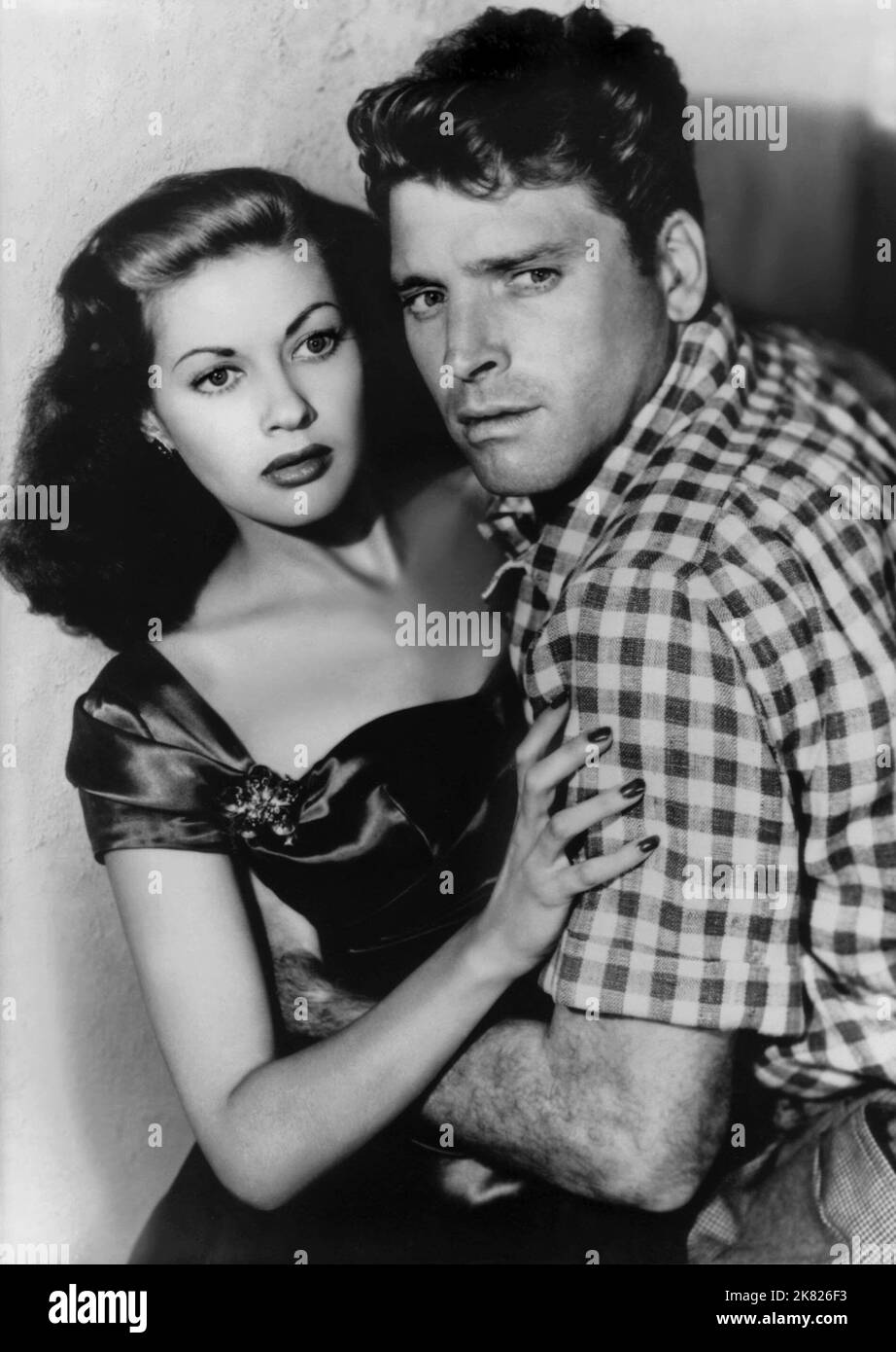 Yvonne De Carlo, Burt Lancaster Film: Criss Cross (1948) Characters: Anna Dundee,Steve Thompson  Director: Robert Siodmak 12 January 1949   **WARNING** This Photograph is for editorial use only and is the copyright of UI and/or the Photographer assigned by the Film or Production Company and can only be reproduced by publications in conjunction with the promotion of the above Film. A Mandatory Credit To UI is required. The Photographer should also be credited when known. No commercial use can be granted without written authority from the Film Company. Stock Photo