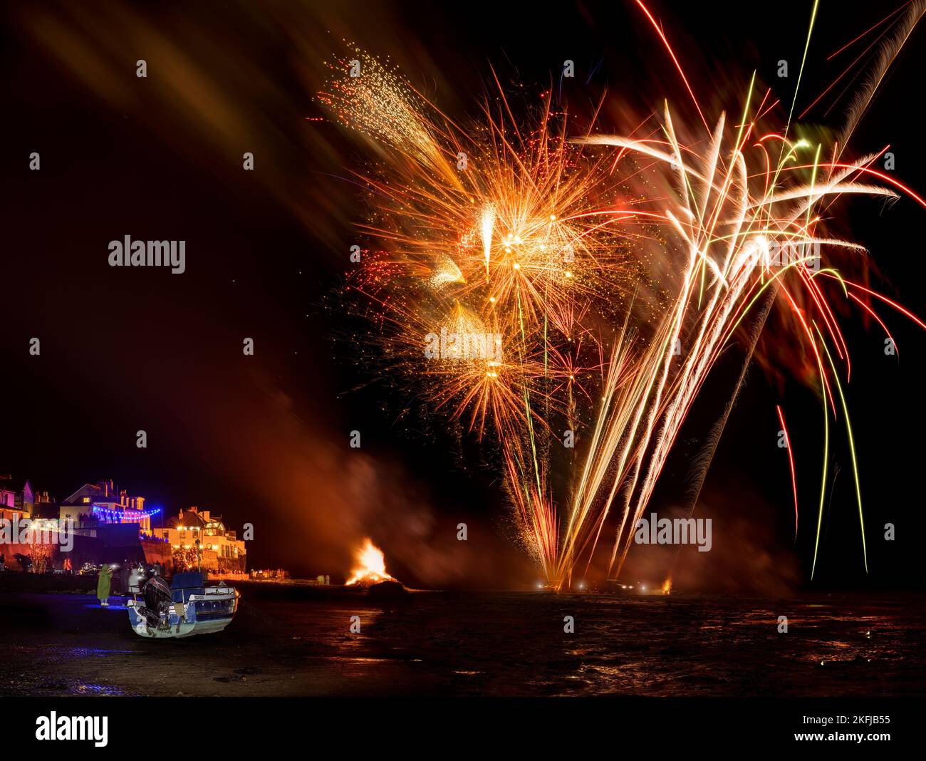 Appledore, North Devon, England. Friday 18th November 2022 - On a mild night in North Devon, the annual Appledore Pirates charity Firework display is held on the River Torridge estuary at Appledore and draws a large crowd. Stock Photo