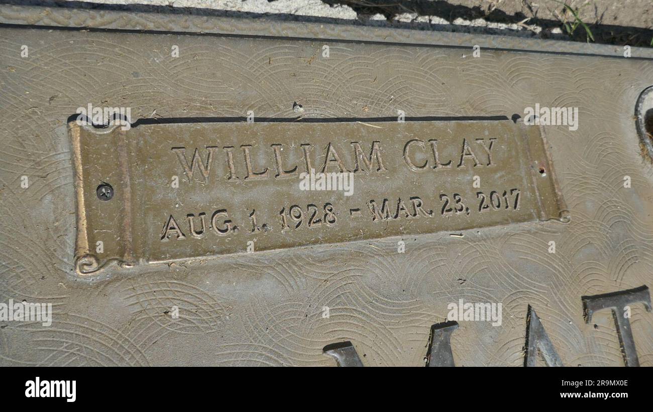 Monrovia, California, USA 26th June 2023 Professional Football Player Clay Matthews Sr. Grave at Live Oak Memorial Park on June 26, 2023 in Monrovia, California, USA. Photo by Barry King/Alamy Stock Photo Stock Photo