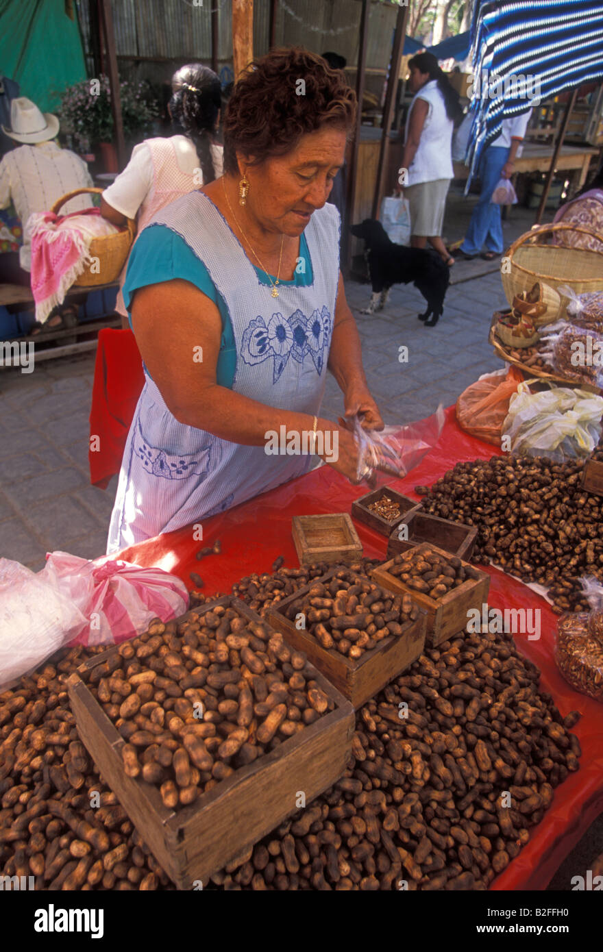 Mexican woman, food vendor, seller, selling, roasted peanuts, Friday Market, village of Ocotlan de Morelos, Ocotlan de Morelos, Oaxaca State, Mexico Stock Photo