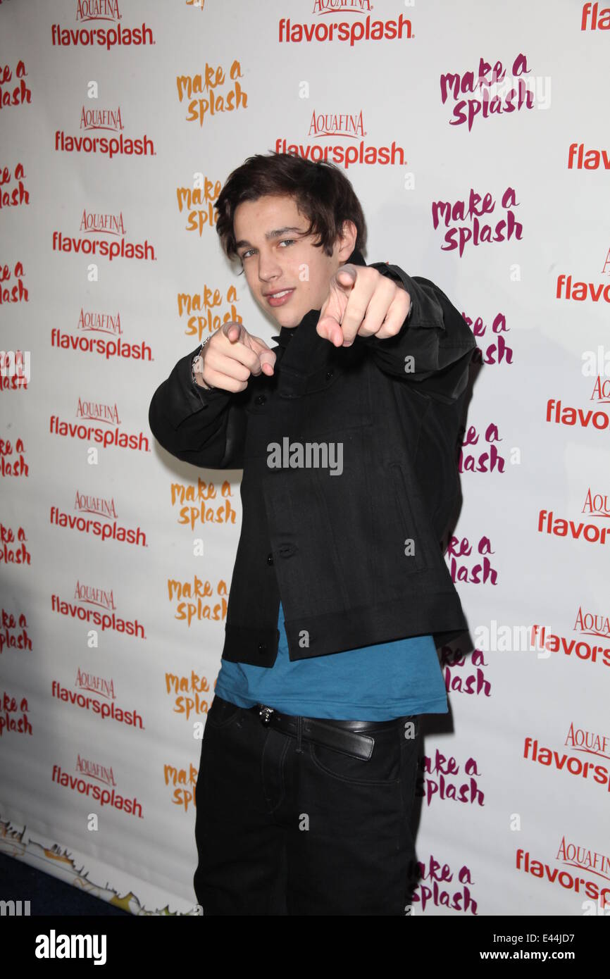 Aquafina Flavorsplash to Celebrate Super Bowl With Special By Austin Mahone at Bryant Park  Featuring: Austin Mahone Where: NYC, New York, United States When: 29 Jan 2014 Stock Photo