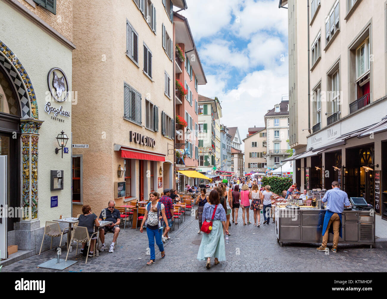 Shops and cafes on Niederdorfstrasse in the historic Niederdorf district, Zurich, Switzerland Stock Photo