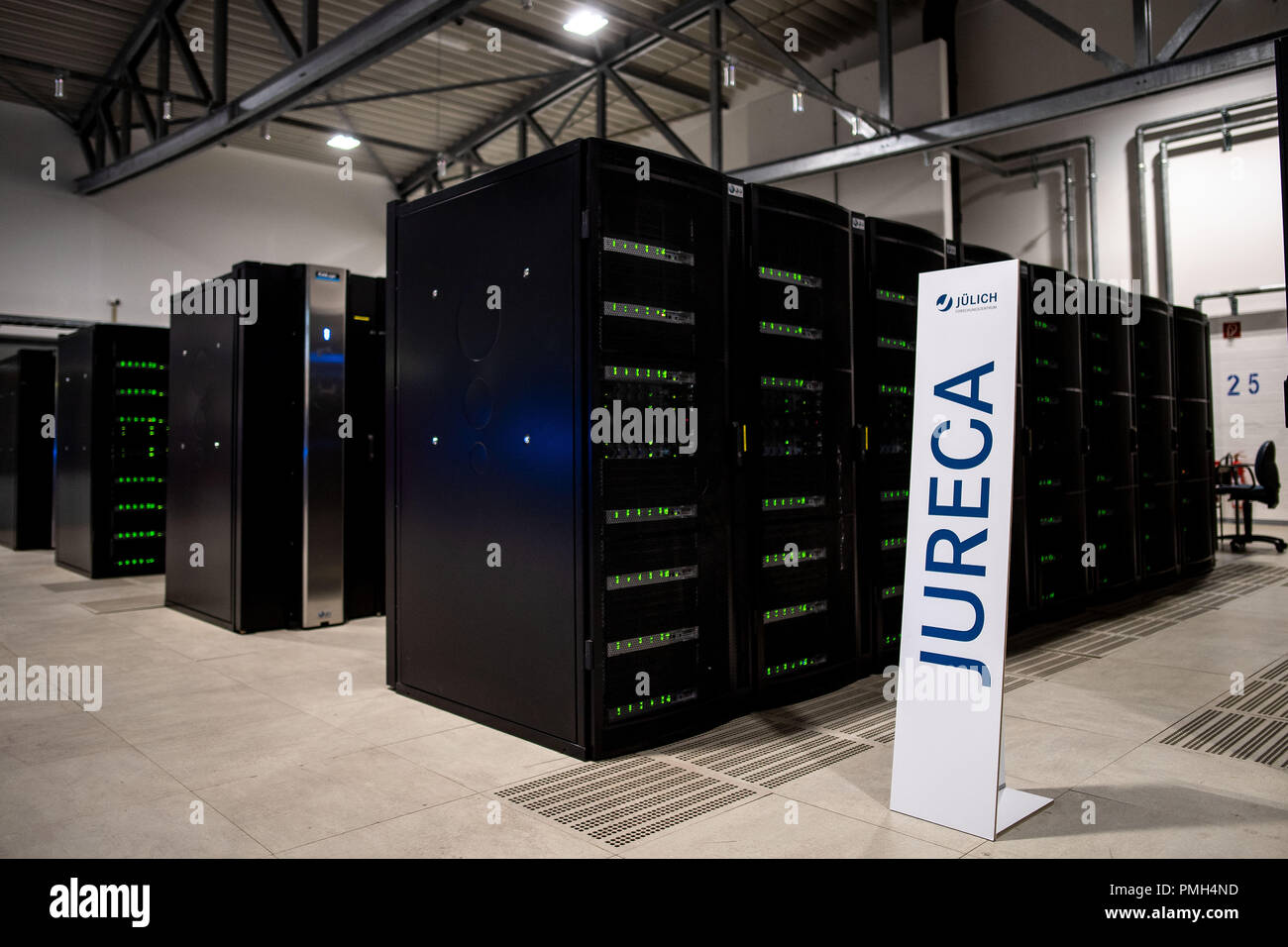 18 September 2018, North Rhine-Westphalia, Jülich: The 'Jureca' supercomputer at the Jülich Supercomputing Centre (JSC) of the Jülich Research Centre. The system is a so-called high performance computer, it helps in the evaluation of large amounts of data. Photo: Marius Becker/dpa Stock Photo