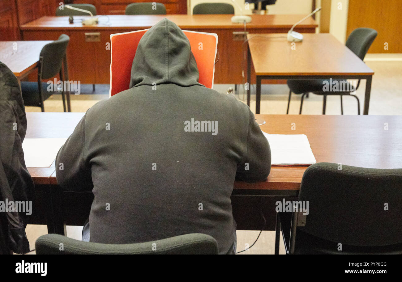 Hamburg, Germany. 29th Oct, 2018. The defendant sitting in a courtroom of the criminal justice building before the sentence is pronounced. The 52-year-old is accused of having ignited a plastic bag with two pyrotechnic explosive devices and mounting screws on a platform. The charges include attempted murder, causing an explosives explosion, and dangerous bodily injury. Credit: Georg Wendt/dpa/Alamy Live News Stock Photo