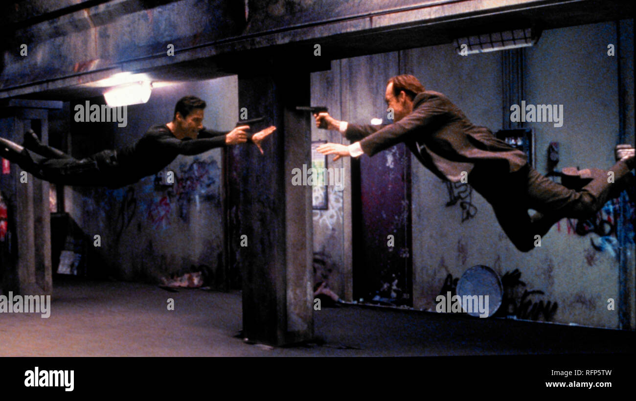 Original film title: THE MATRIX. English title: THE MATRIX. Year: 1999. Director: ANDY WACHOWSKI; LARRY WACHOWSKI. Stars: HUGO WEAVING; KEANU REEVES. Credit: ROADSHOW FILM LIMITED / Album Stock Photo