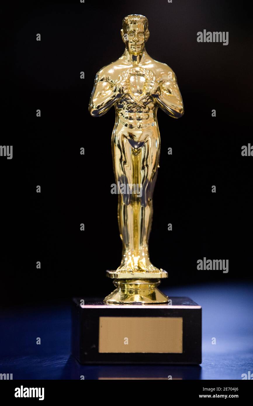 Une réplique du trophée Oscar d'or. Banque D'Images