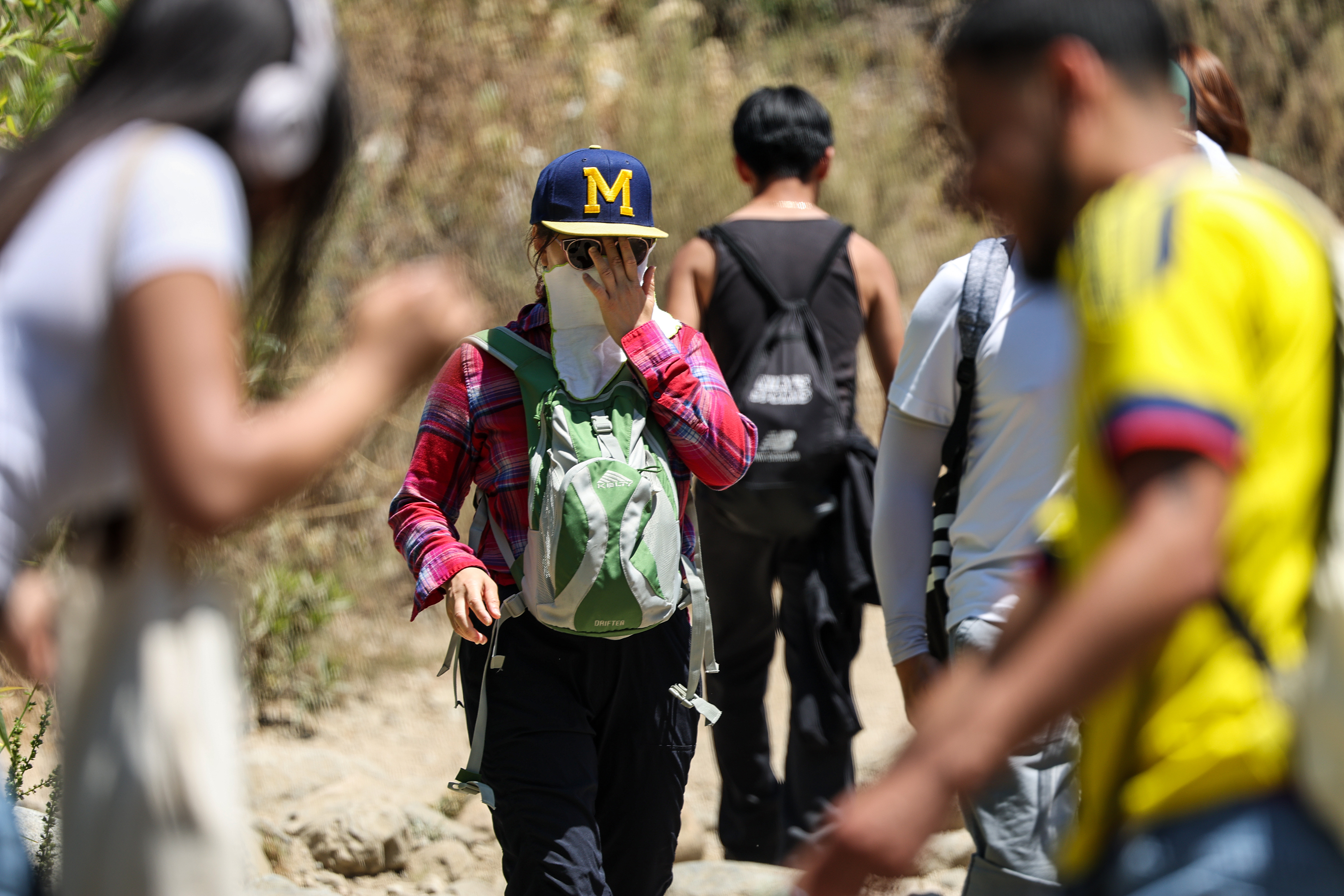 Pasadena, CA, Wednesday, July 3, 2024 - Nguyen Pham braves high temperatures while hiking the Eaton Canyon Trail. (Robert Gauthier/Los Angeles Times)