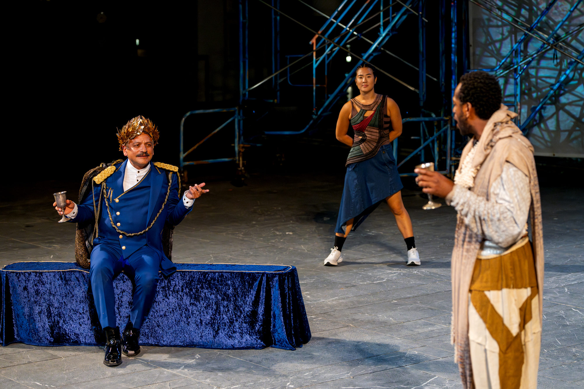 Jesse J. Perez as Priam and Eric Berryman as Memnon in foreground, and Holly Hwang Belshaw as Chorus in background. © 2024 J. Paul Getty Trust