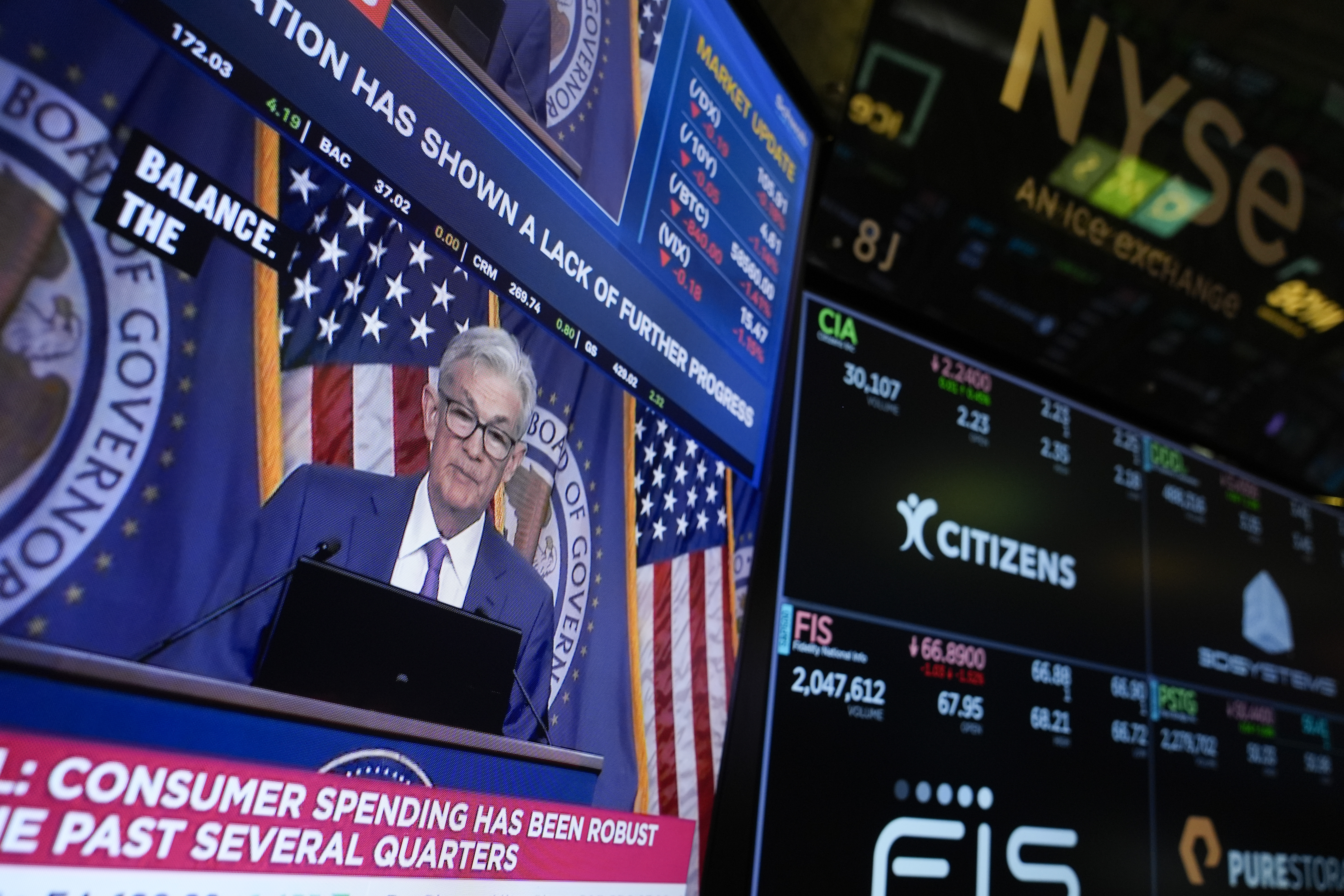 FILE - A news conference with Federal Reserve Chair Jerome Powell appears on a monitor on the floor at the New York Stock Exchange in New York, May 1, 2024. The Federal Reserve delivers the minutes from its most recent interest rate policy meeting on Wednesday, July 3, 2024. (AP Photo/Seth Wenig, File)