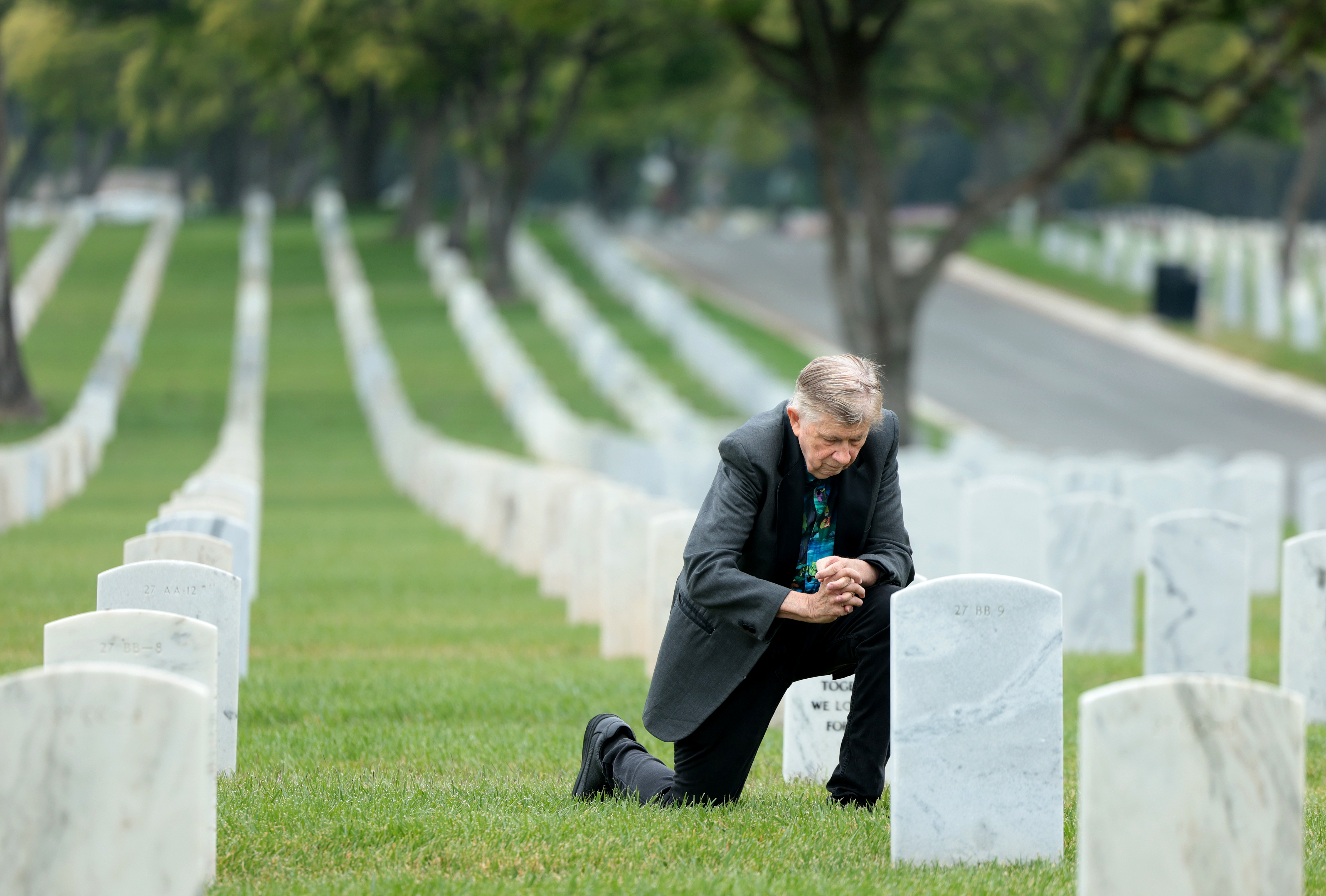 LOS ANGELES CALIFORNIA CALIFORNIA-Bob Zaugh visits the gravesite of federal Judge Harry Pregerson at Veterans Cemetery West Los Angeles. (Wally Skalij/Los Angeles Times)