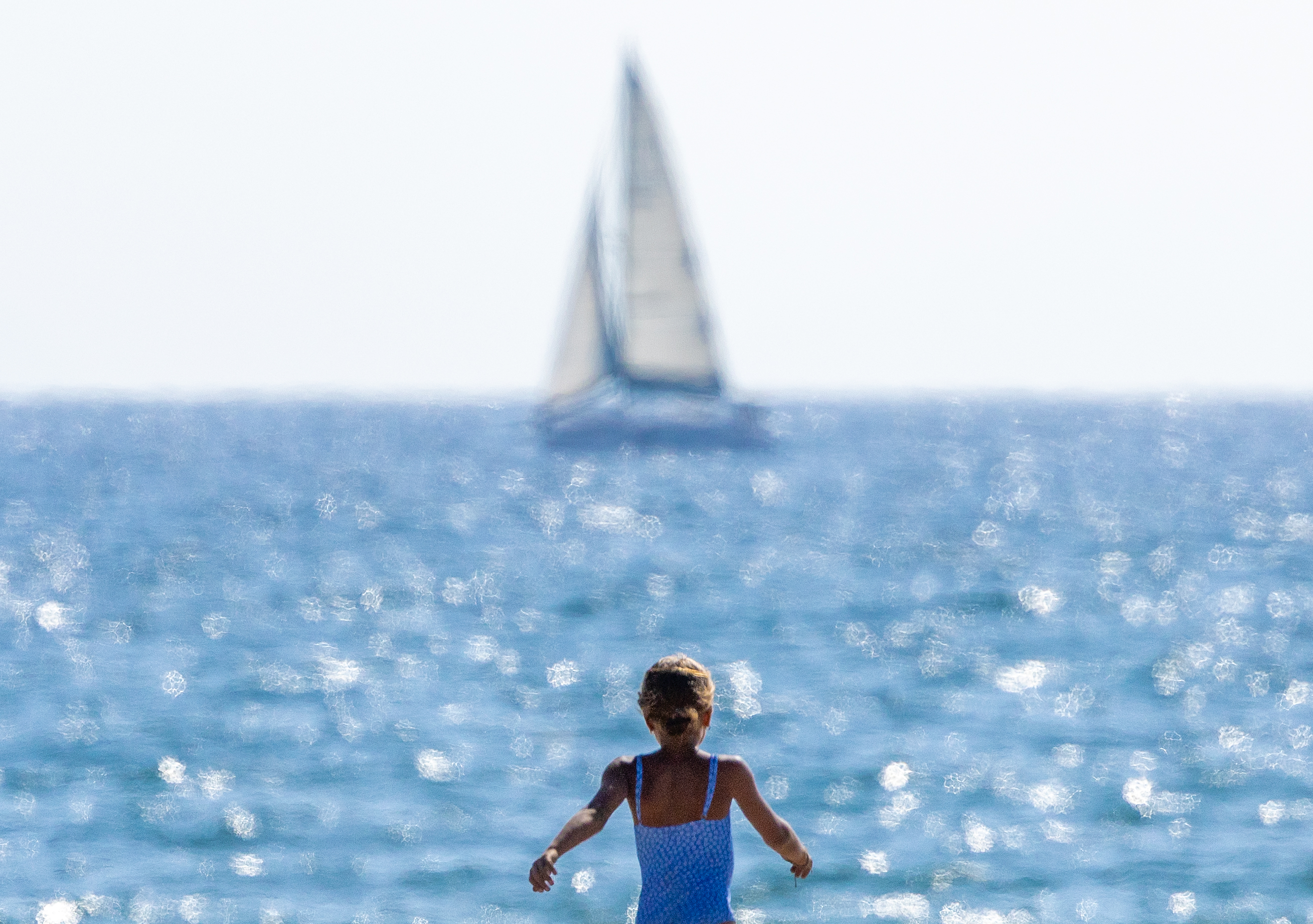 Huntington Beach, CA - August 30: Beach goers kick off the Labor Day weekend amidst warm weather and sunny skies at Bolsa Chica State Beach in Huntington Beach Friday, Aug. 30, 2024. (Allen J. Schaben / Los Angeles Times)