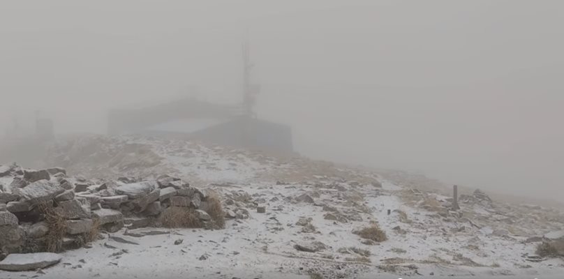 Сняг покри връх Мусала (Видео)