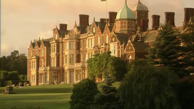 S01:E06 - Sandringham