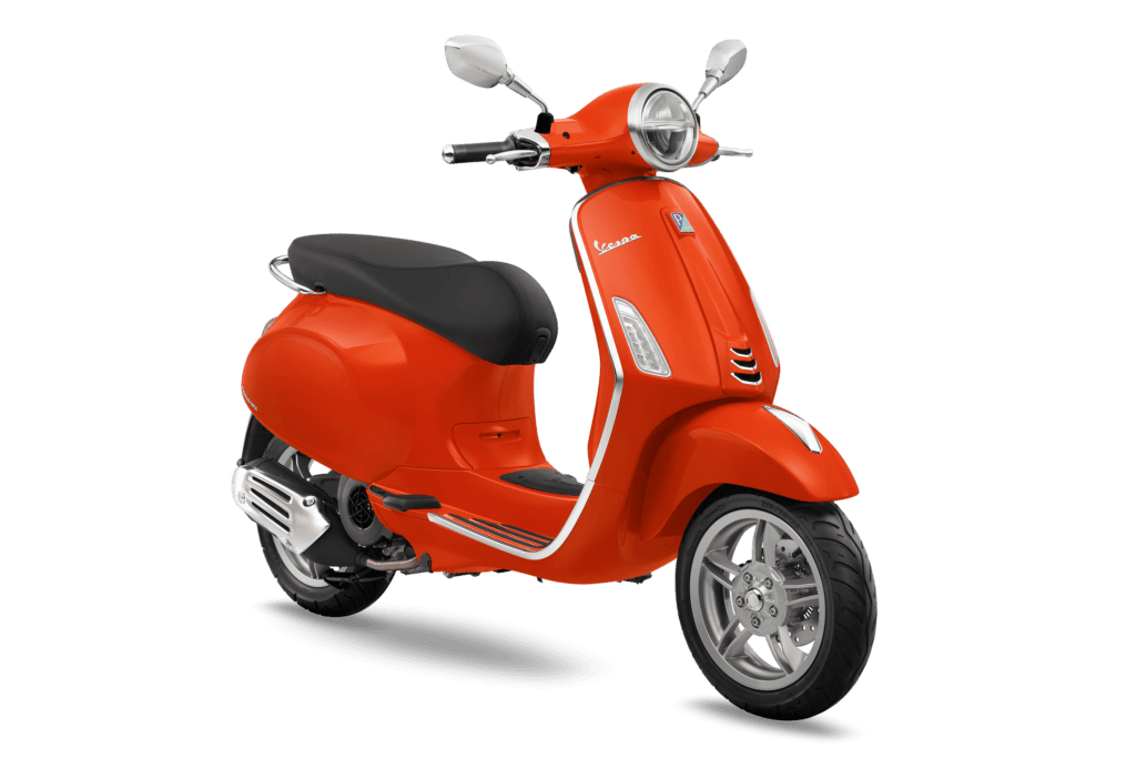 Vespa Primavera 125 i-get ABS FL搶眼新色「霓虹橘」如同火紅的夕陽餘暉，展現對自由生活的熱情與渴望。(圖片提供：太古鼎翰)