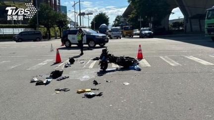 台中砂石車女駕駛疑闖紅燈　26歲男遭撞飛開刀搶命